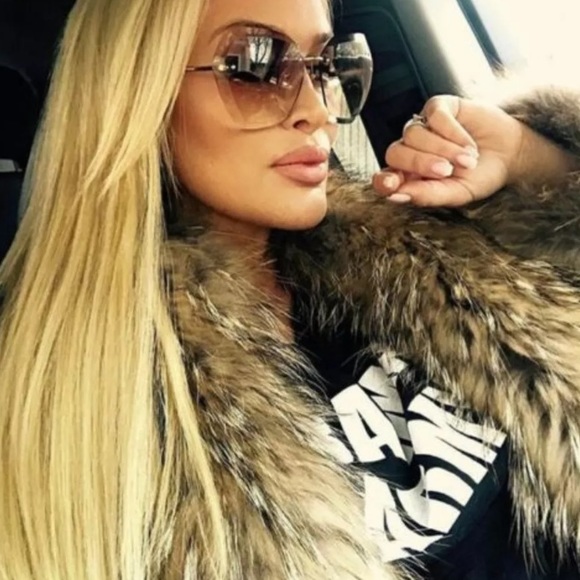 Statement sunglasses 🕶🤩😍 - Picture 2 of 3